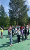 День начали с утренней зарядки и флешмоба. 5