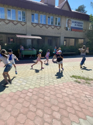 День начали с утренней зарядки и флешмоба. 4